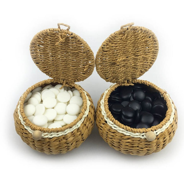 Ensemble 361 Pierres de Go Convexes en Résine  avec Jarres en Osier Claire