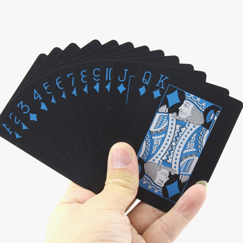 Jeu de cartes étanches bleu sur fond noir