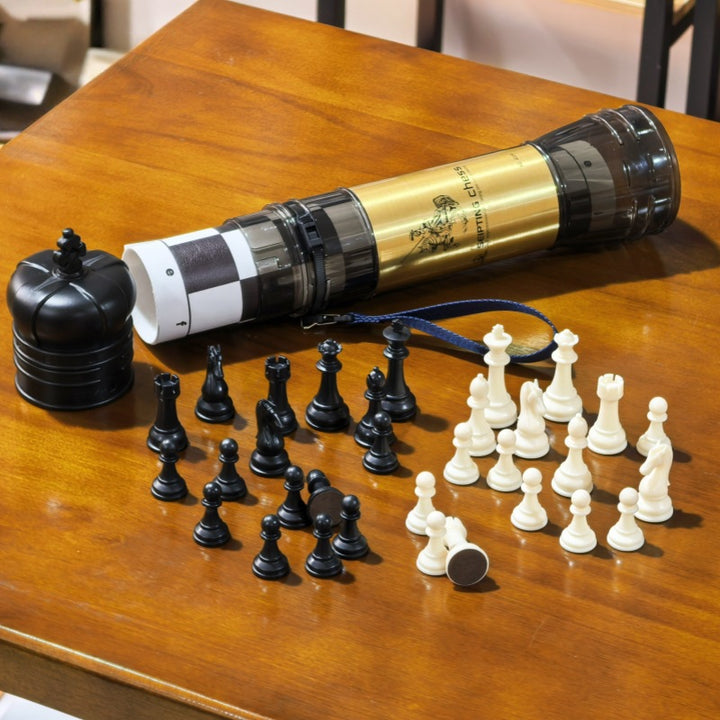 Tragbares königliches Schachspiel