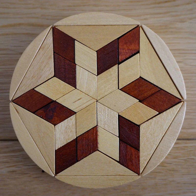 Tangram mosaïque – exemple de figure géométrique en bois bicolore